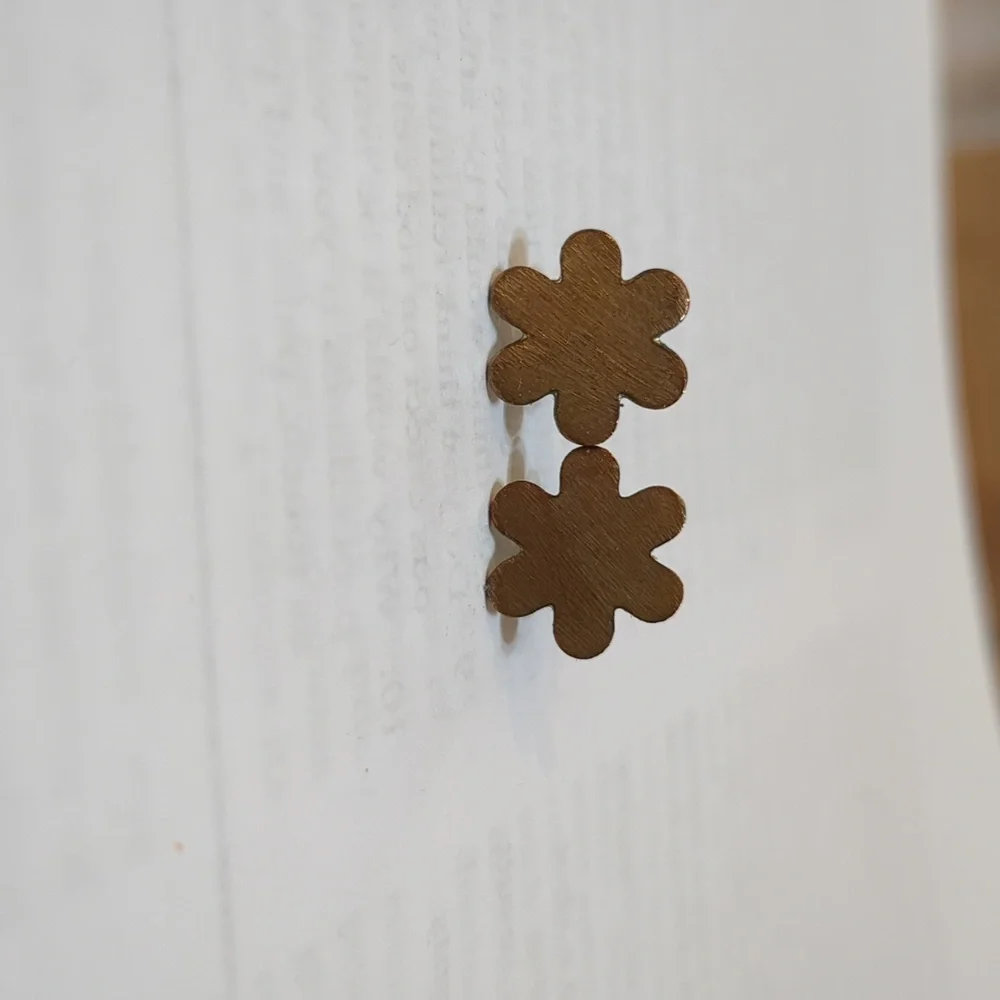 Mata Traders Petite Flower Studs